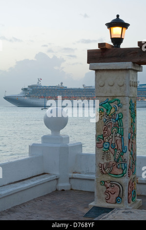 Bateau de croisière à Cozumel, Mexique. Banque D'Images