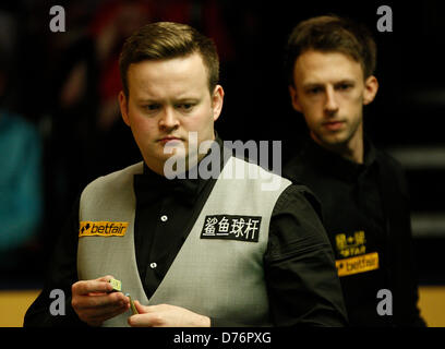 Sheffield, Royaume-Uni. 30 avril 2013. SHAUN MURPHY en action contre JUDD TRUMP pendant les quarts de finale de la Betfair World Snooker Championship au théâtre Crucible le 30 avril 2013 à Sheffield, en Angleterre. Crédit : Michael Cullen / Alamy Live News Banque D'Images