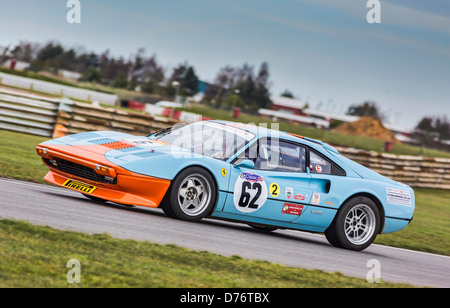 1976 Ferrari 308 GTB avec chauffeur David Tomlin à la SCLC réunion 2013 Snetterton, Norfolk, Royaume-Uni. Banque D'Images