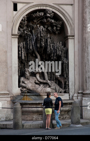 Statue à Quattro Fontane (4 Fontaines) dans le centre de Rome, Italie. Banque D'Images