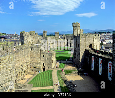 8649. Château de Caernarfon, Gwynedd, Pays de Galles, Royaume-Uni Banque D'Images