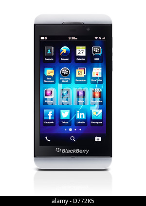 Smartphone Blackberry Z10. Téléphone blanc isolé sur fond blanc Banque D'Images