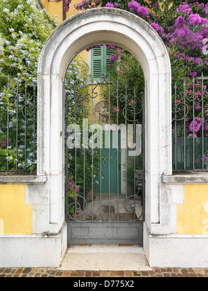 Gargnano, Italie, entrée d'une villa privée au bord du lac Banque D'Images