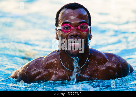 Début de course olympique, homme, nageurs, dans le stade. Atlanta 1996. Banque D'Images