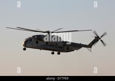 United States Marine Corps CH-53D Sea Stallion se prépare à atterrir à Camp Bastion, dans la province de Helmand en Afghanistan Banque D'Images