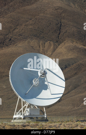 Très grand tableau de référence radiotélescope VLBA sur hill Owens Valley Big Pine California USA Banque D'Images