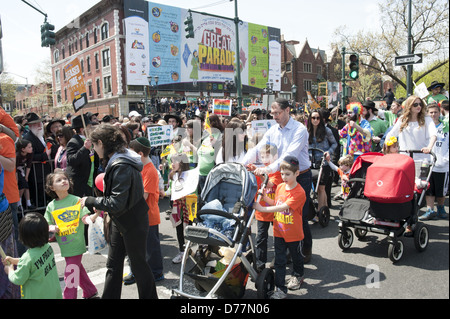 60Th annual 'Grand Parade' pour la fête juive de Lag Ba' Omer dans la section de Crown Heights de Brooklyn, le 28 avril 2013. Banque D'Images