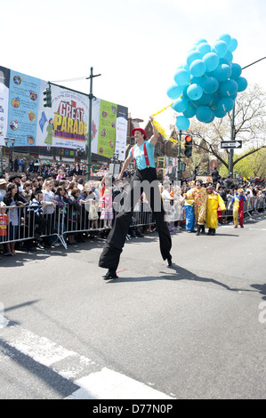 60Th annual 'Grand Parade' pour la fête juive de Lag Baomer dans la section de Crown Heights de Brooklyn, le 28 avril 2013. Banque D'Images