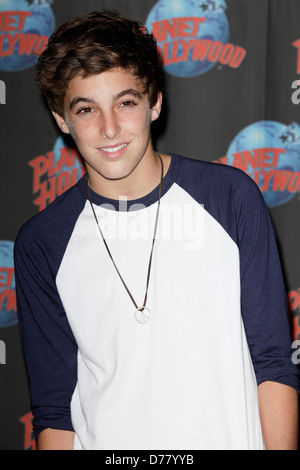 Jackson Guthy sensation pop fait la promotion de son nouveau single 'aimer' au Planet Hollywood à Times Square New York City, USA - 24.06.11 Banque D'Images