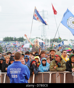 L'atmosphère du festival de musique de Glastonbury 2011 tenue à la ferme digne dans Pilton - Jour 1 - Performances Somerset, Angleterre - Banque D'Images