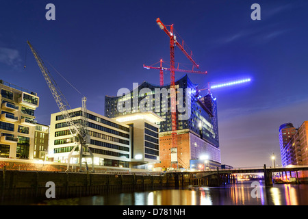 L'Elbphilharmonie situé en construction dans la ville portuaire de Hambourg, Allemagne, Europe Banque D'Images