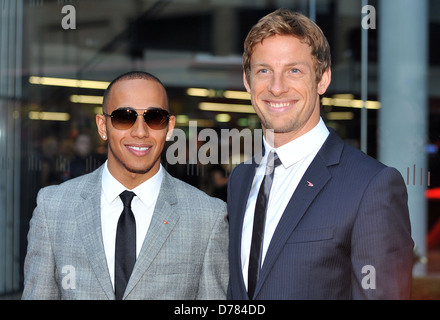 Jenson Button MBE, Lewis Hamilton McLaren Automotive MBE Exposition - ouverture à un Hyde Park - Arrivées. Londres, Angleterre - Banque D'Images