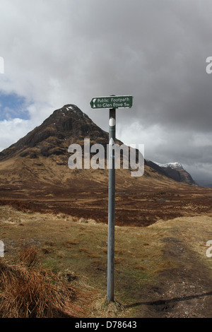 La marque d'Glen Etive de Glen Coe avec Stob Coire Raineach Ecosse Avril 2013 Banque D'Images