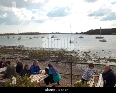 Le Biergarten (jardin de la couronne et l'ancre dans la pub,dell quay sur chichester Harbour Banque D'Images