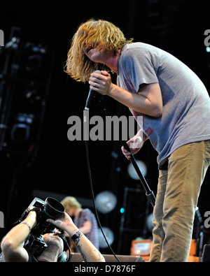 Matthieu Shultz Cage The Elephant joue sur la scène à l'Amphithéâtre Molson Canadian Toronto, Canada - 07.07.11 Banque D'Images