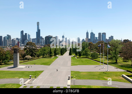 St Kilda Road Street view jusqu'à la ville-centre, Melbourne, Australie Banque D'Images