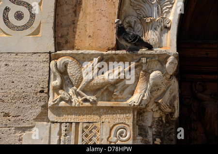 Italie, Ombrie, Bevagna, Piazza Silvestri, église San Michele Banque D'Images