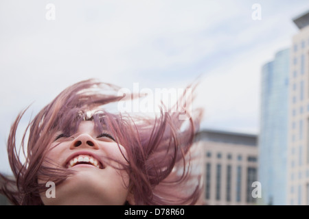 Jeune femme avec les cheveux Banque D'Images