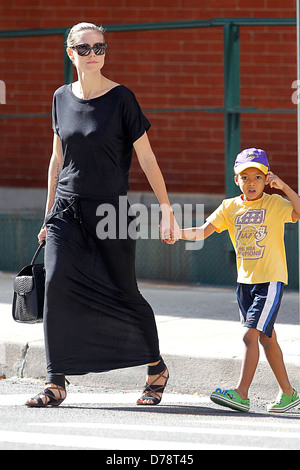 Heidi Klum et Johan Samuel Heidi Klum marcher avec ses enfants et sa mère dans Soho New York City, USA - 29.06.11 Banque D'Images