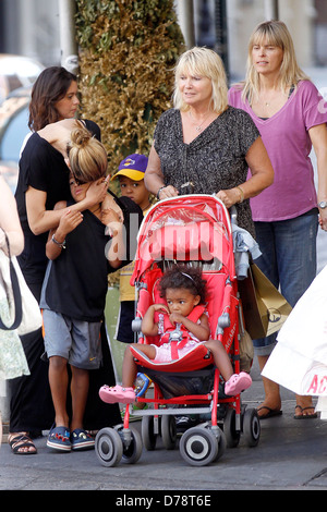 Henry Samuel, Heidi Klum, Laurent Samuel, Erna Klum et Lou Samuel Heidi Klum marcher avec ses enfants et sa mère à Soho New Banque D'Images