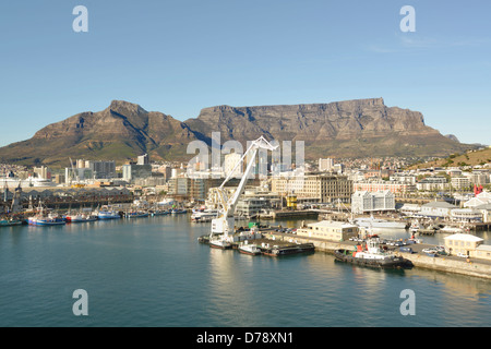 Portrait du quartier du front de mer de la ville du Cap avec la Montagne de la table en arrière-plan Banque D'Images