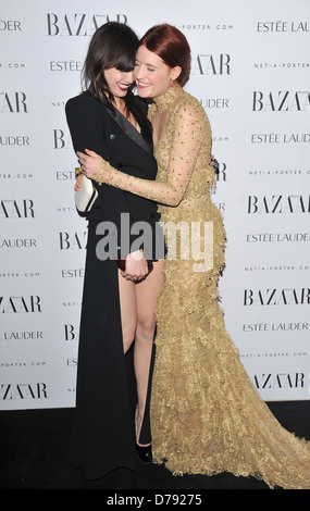 Daisy Lowe et Florence Welch Harper's Bazaar Women of the Year Awards tenue au Claridge's. Londres, Angleterre - 07.11.11 Banque D'Images