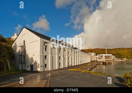 La Distillerie Caol Ila sur l'île d'Islay Banque D'Images