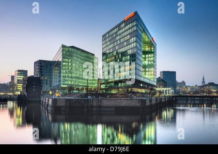 La maison d'édition qui reflète et Ericus bureau dans le Ericusspitze dans la ville portuaire de Hambourg, Allemagne, Europe , Spiegel-Verl Banque D'Images