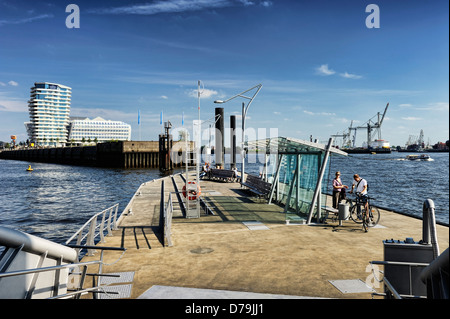 Fähranleger dans l'Elbphilharmonie dans la ville portuaire de Hambourg, Allemagne, Europe , Fähranleger an der Elbphilharmonie dans der H Banque D'Images