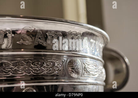 1er mai 2013, Belfast, Irlande du Nord. Sam Maguire GAA football gaélique trophy cup Banque D'Images