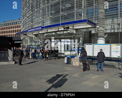 Passagers à la gare de Blackfriars, récemment rénové, à Londres, Royaume-Uni Banque D'Images