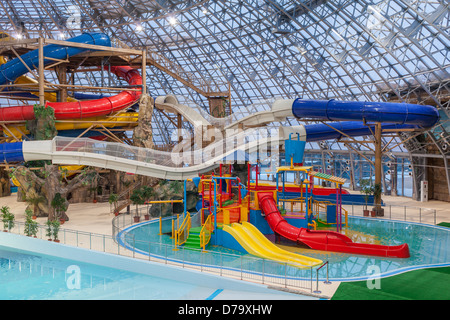 Intérieur de l'aquapark 'Aquasferra" à Donetsk (Ukraine) Banque D'Images