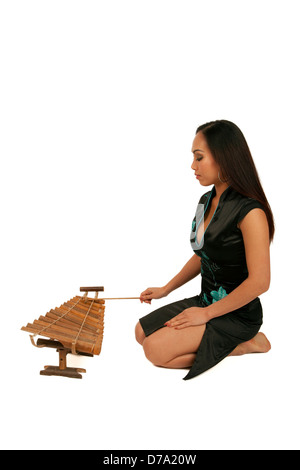 Xylophone de bambou, de l'Asie. La musique asiatique et musicien. Banque D'Images