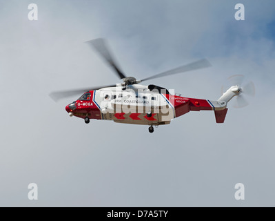 Sikorsky S-92 quatre lames bi-moteurs d'hélicoptères de transport moyen UK Coastguard. 9006 SCO Banque D'Images