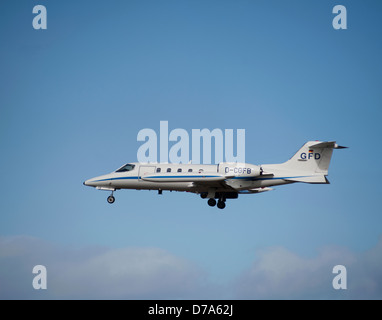 Gates Learjet UC-35A arrivant à RAF Lossiemouth. 9008 SCO. Banque D'Images