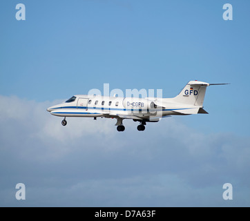 Gates Learjet UC-35A arrivant à RAF Lossiemouth. 9009 SCO Banque D'Images