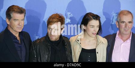 Pierce Brosnan, Ewan McGregor, Olivia Williams et auteur Robert Harris (l-r) à la photocall de "Ghost Writer" au cours de la Berlinale 2010 le 12 février en 2010. Banque D'Images