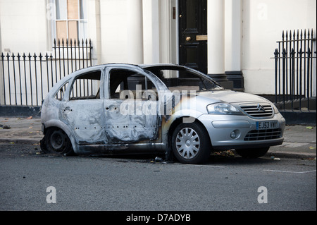 Salon de voiture brûlée après l'incendie criminel riot Banque D'Images
