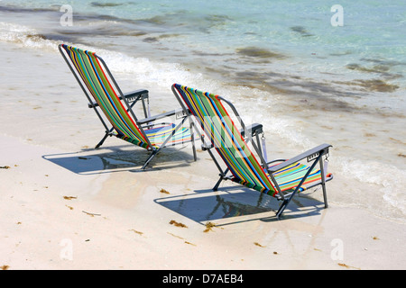 Chaises vides sur le canton de Siesta Key Beach en Floride Banque D'Images