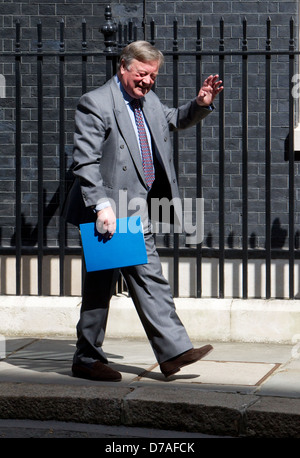 Ken Clarke, ministre sans portefeuille, quitte la réunion du Cabinet, Downing Street,London Banque D'Images