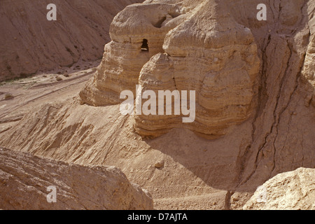 Le site de Qumran cave numéro 4q trouvés autour du site archéologique de Qumran.sur la rive de la Mer Morte dans le désert de Judée ou de Judée Israël Banque D'Images