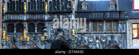 Détails extérieurs sur la basilique du Saint-sang, l'Eglise place Burg, Bruges, ville Banque D'Images