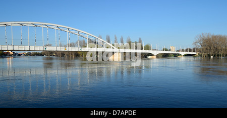 L'inondation sur la rivière Tisza à Szeged Hongrie FEC Inner City bridge view Banque D'Images