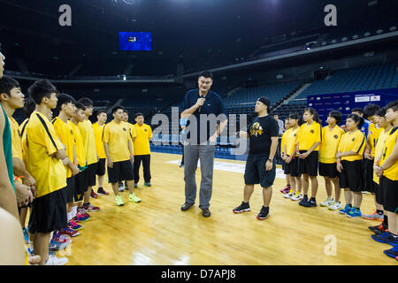 Basket-ball Yao Ming a participé à l'activité de bienfaisance à Macao, Chine Le mercredi 01 mai 2013. Banque D'Images