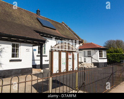 Village de St John Tipton Salle communautaire et d'affichage dans le Devon, Angleterre Banque D'Images