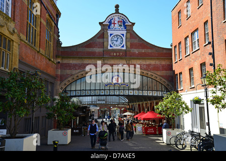 Entrée de Windsor Royal Shopping, Thames Street, Windsor, Berkshire, Angleterre, Royaume-Uni Banque D'Images