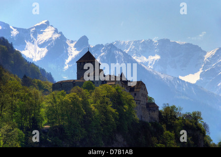 Château de Vaduz Liechtenstein, avec une toile de fond des Alpes Banque D'Images