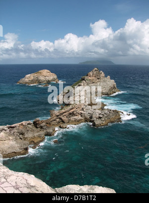 Paysages côtiers rocheux sur une île des Caraïbes appelée Guadeloupe Banque D'Images