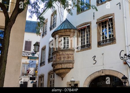 Rue pavée de la ville historique de la ville de Luxembourg Banque D'Images