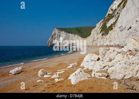 Un éboulement de la falaise de craie à Swyre entre tête Durdle Door et bat tête sur le Littoral du patrimoine des SW, Dorset, England, UK Banque D'Images